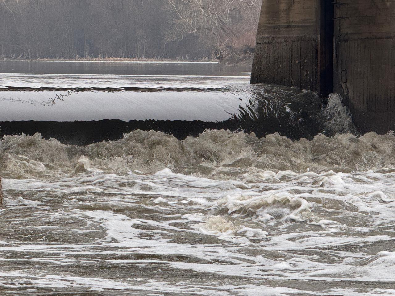 Уровень воды продолжает подниматься в Уральске